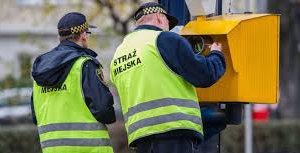 Większe kary za nadmierną prędkość, straż miejska bez fotoradarów. Co jeszcze przewiduje projekt nowelizacji ustawy Prawo o ruchu drogowym?