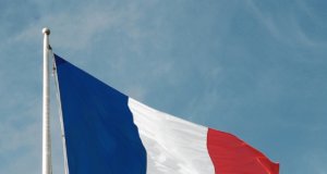 Czy nowe stawki Loi Macron wymagają nowego zaświadczenia o delegowaniu pracowników?