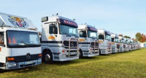 Odpoczynek w pojeździe w kontekście podjazdów pod rampy załadunkowe oraz należności dla kierowców z tytułu ryczałtów za nocleg