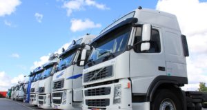 Kiedy w tachografie cyfrowym kierowca powinien wpisać symbole krajów?