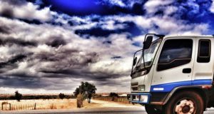 Poznaj podstawowe zasady i wymogi przewozu towarów lub osób przez przedsiębiorców na potrzeby własne