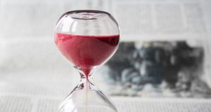 Nadgodziny średniotygodniowe i dobowe