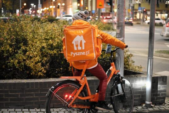 PIP rozpoczęła kontrole. Sprawa Pyszne.pl pokazuje, że nowe kompetencje Inspekcji Pracy zaczynają działać w praktyce